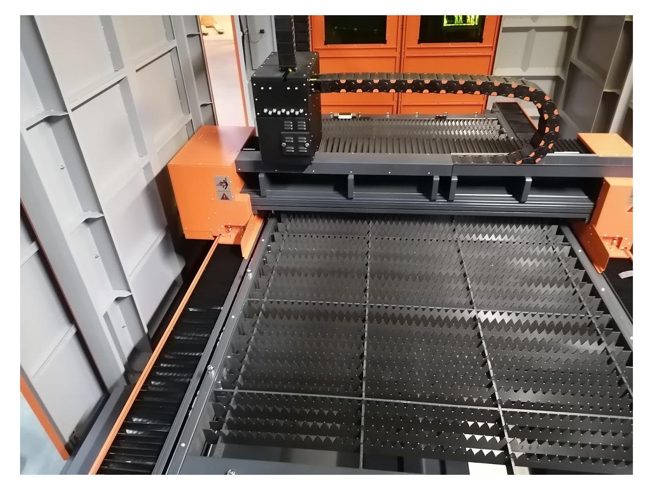 Запущен станок лазерной резки Unimach Master 3 кВт