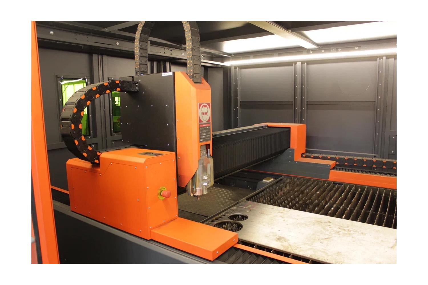 Пусконаладочные работы станка лазерной резки Unimach LaserCut