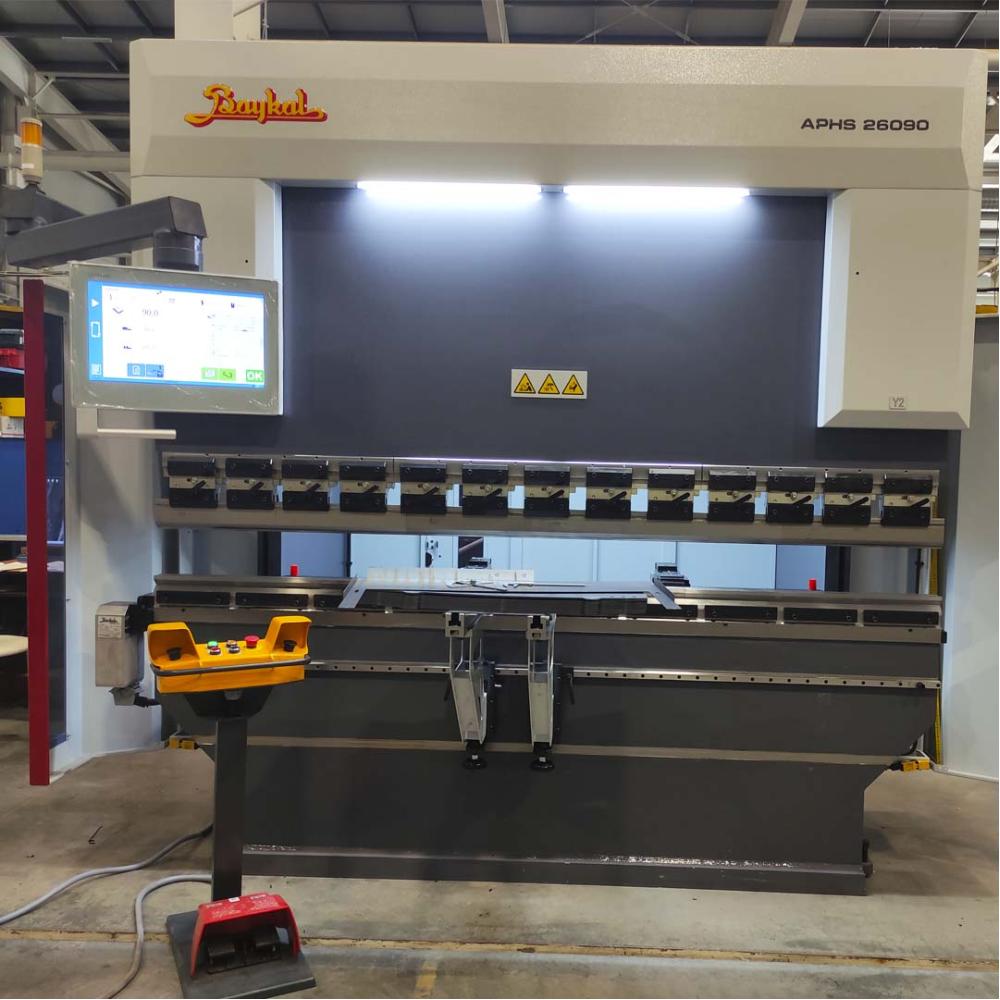 Пусконаладочные работы гидравлического гибочного пресса с ЧПУ Baykal APHS 26090
