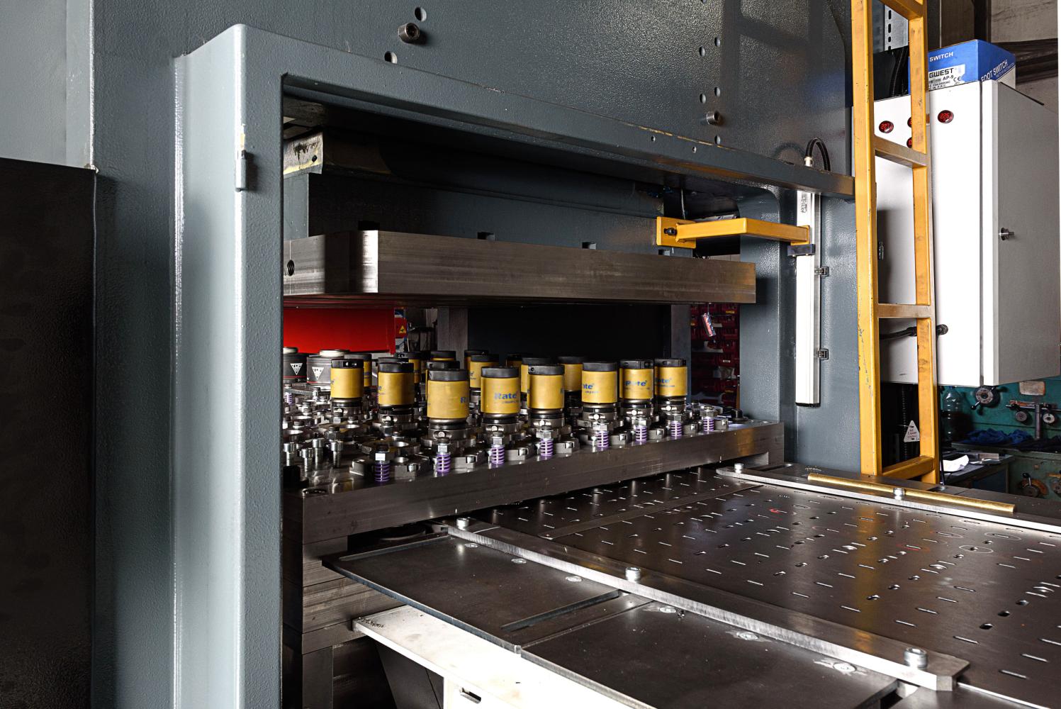 Разработана автоматическая линия по производству заготовок кабельных лотков