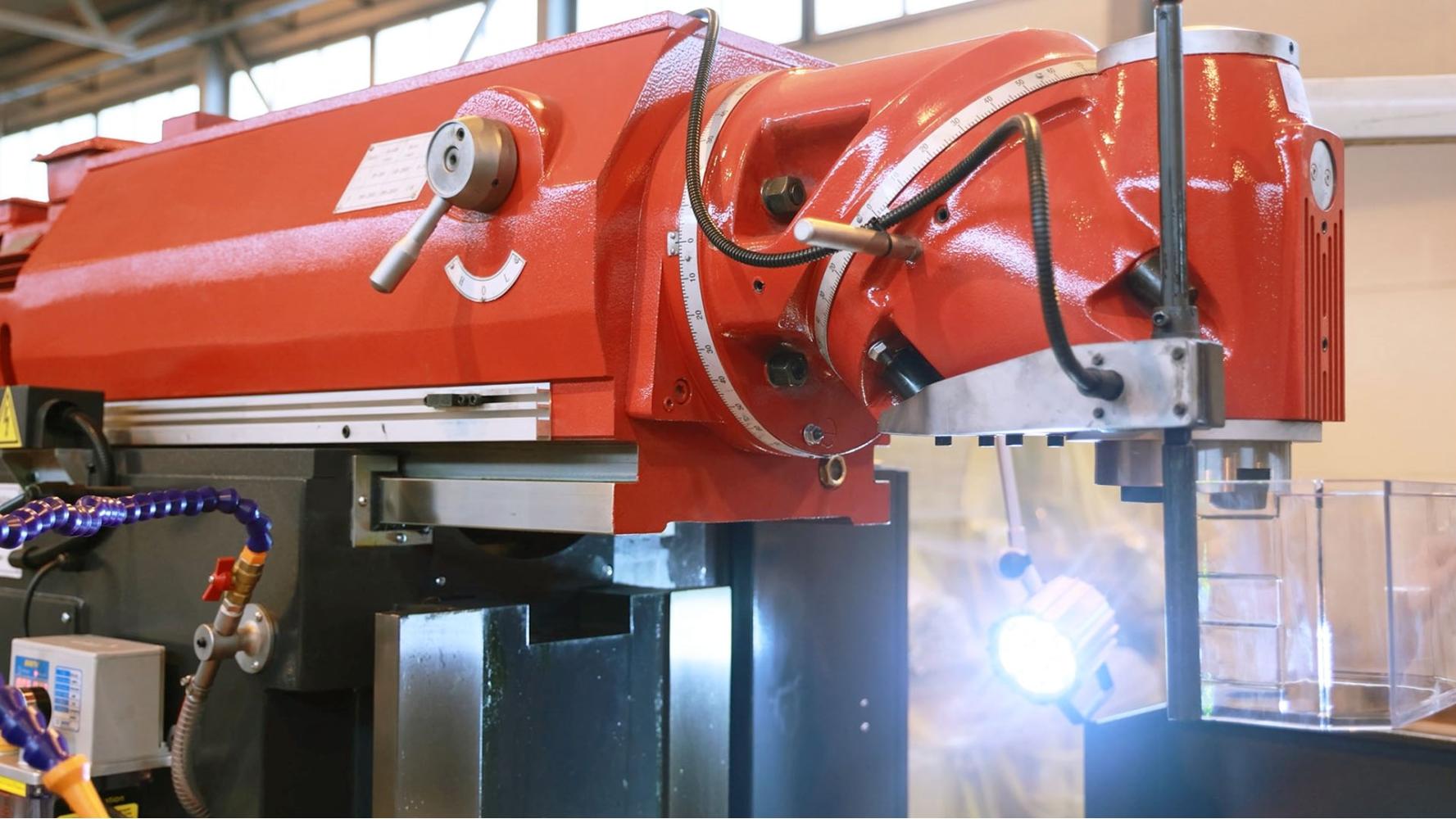 Универсальный фрезерный станок UM-1650