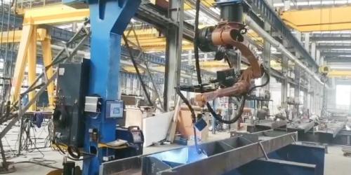 Промышленный робот для сварки балки STEP