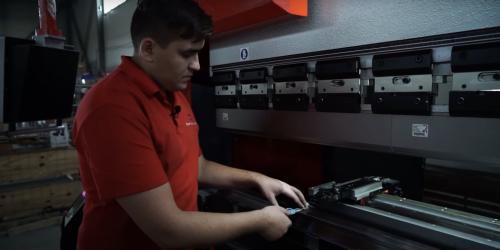 Наладка и обслуживание листогибочного пресса