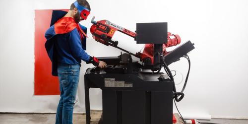 Ты сервисный инженер? Нам нужны новые герои!