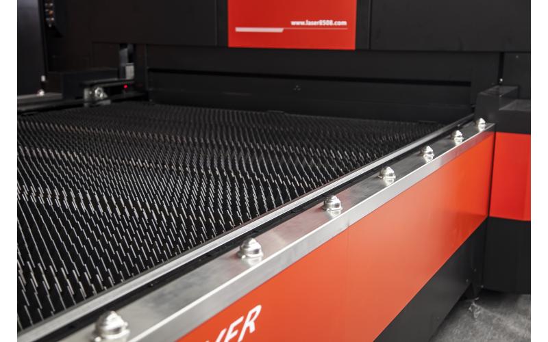 Установка лазерной резки DNE LASER D-Soar PLUS-G 1530 Установка лазерной резки