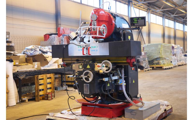 Универсальный вертикально-фрезерный станок ProTech VM-1332 Универсальный вертикально-фрезерный станок