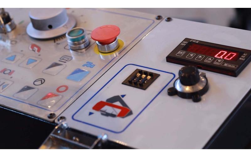 Полуавтоматический ленточнопильный станок маятникового типа ProTech BS-500DSA Полуавтоматический ленточнопильный станок маятникового типа