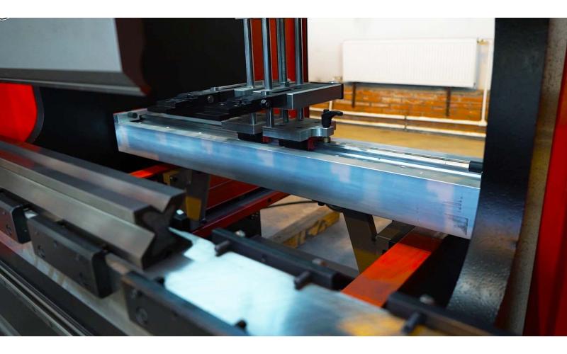 ProTech BASICPRO 2600-135 Гидравлический листогибочный пресс с ЧПУ