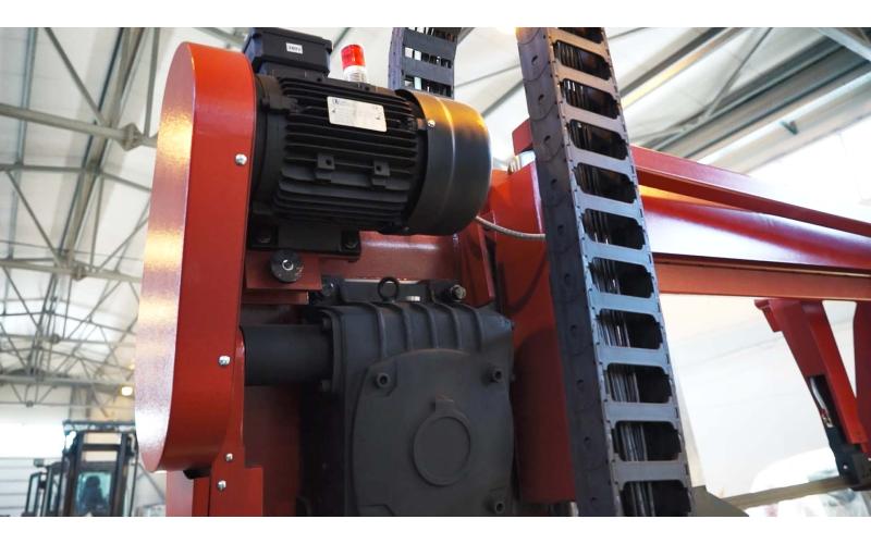 Полуавтоматический ленточнопильный станок колонного типа ProTech BS-460DSAL Полуавтоматический ленточнопильный станок колонного типа