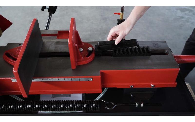 Ручной ленточнопильный станок ProTech BS-250V Ручной ленточнопильный станок