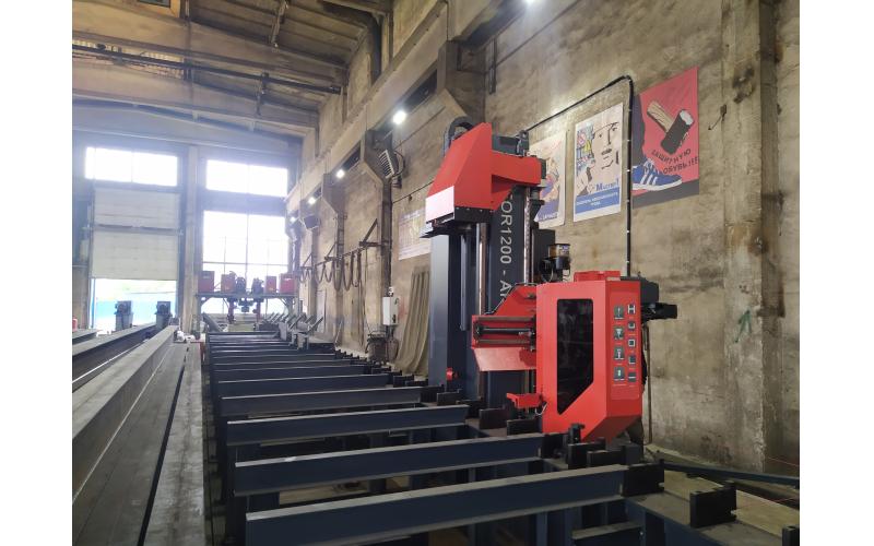 Высокопроизводительная линия сверления балки AKYAPAK Meteor 1200 Высокопроизводительная линия сверления балки