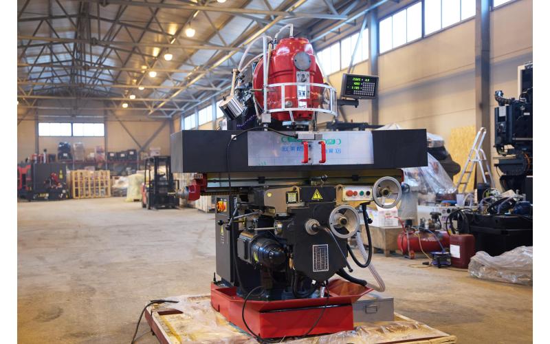 Универсальный вертикально-фрезерный станок ProTech VM-1332 Универсальный вертикально-фрезерный станок