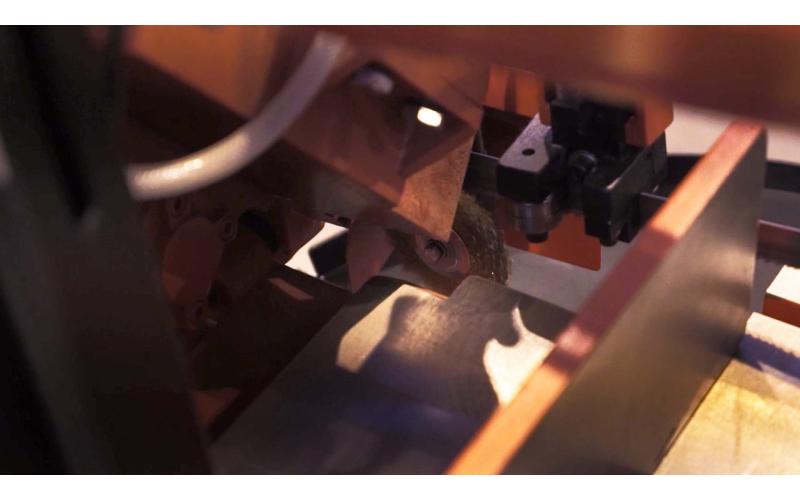 Полуавтоматический ленточнопильный станок маятникового типа ProTech BS-250SSA Полуавтоматический ленточнопильный станок маятникового типа