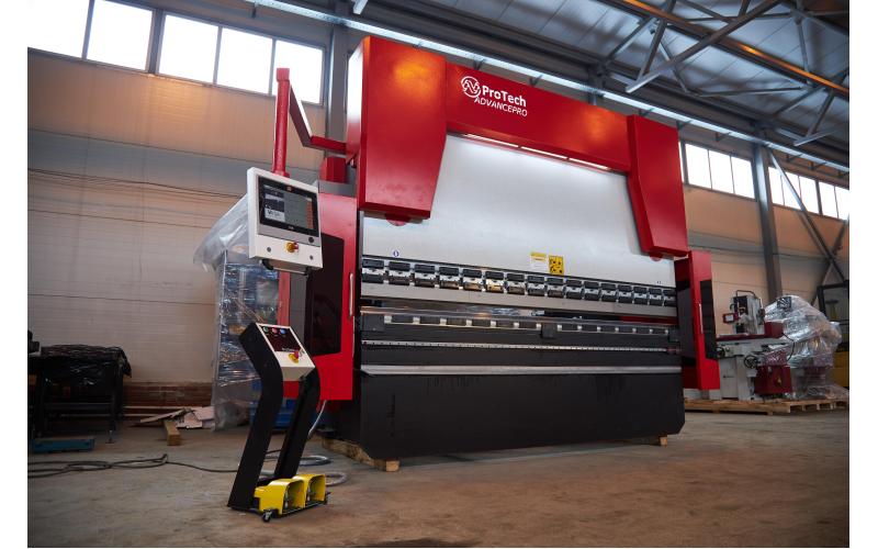 Гидравлический листогибочный пресс с ЧПУ ProTech ADVANCEPRO 3100-175 Гидравлический листогибочный пресс с ЧПУ