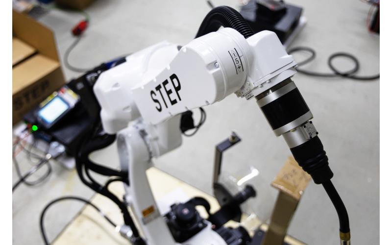 STEP SA6/1440H Сварочный робот-манипулятор