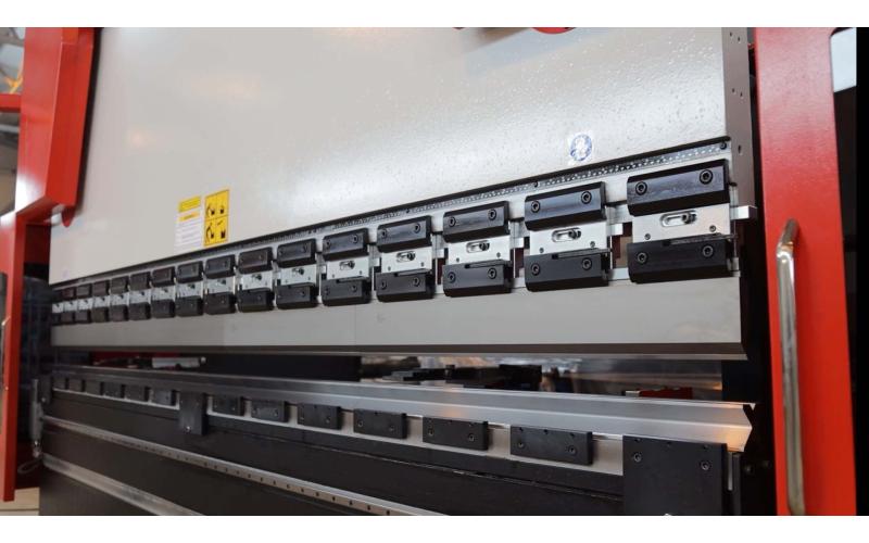 Гидравлический листогибочный пресс с ЧПУ ProTech ADVANCEPRO 3100-135 Гидравлический листогибочный пресс с ЧПУ