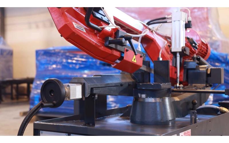 Полуавтоматический ленточнопильный станок маятникового типа с поворотной рамой ProTech BS-320MSI Полуавтоматический ленточнопильный станок маятникового типа с поворотной рамой