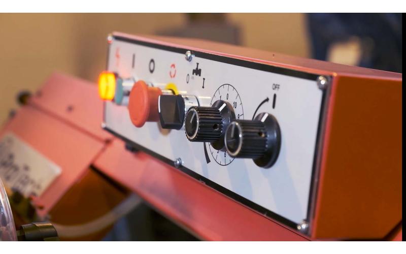 Ручной ленточнопильный станок ProTech BS-916V Ручной ленточнопильный станок