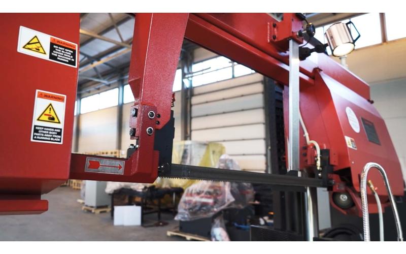 Полуавтоматический ленточнопильный станок колонного типа ProTech BS-460DSAL Полуавтоматический ленточнопильный станок колонного типа