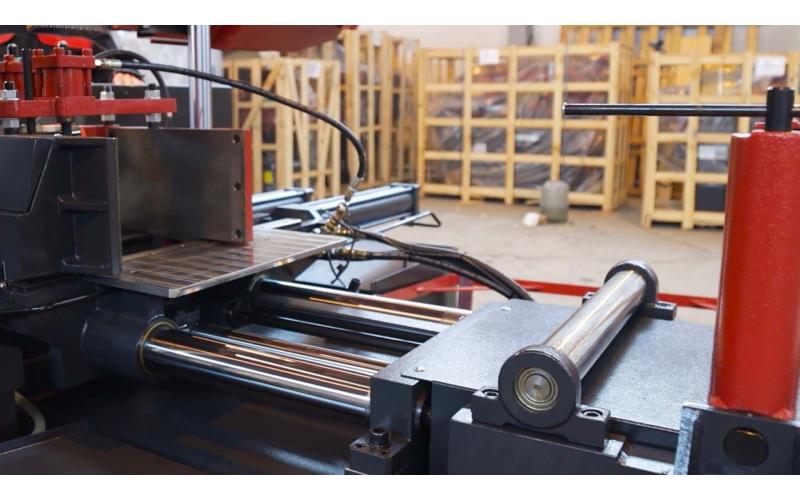 Автоматический ленточнопильный станок колонного типа ProTech BS-4036HA Автоматический ленточнопильный станок колонного типа