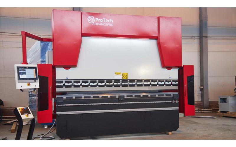 Гидравлический листогибочный пресс с ЧПУ ProTech ADVANCEPRO 3100-135 Гидравлический листогибочный пресс с ЧПУ