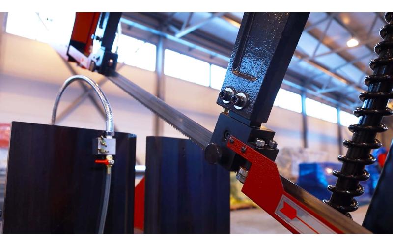 Полуавтоматический ленточнопильный станок маятникового типа ProTech BS-500DSA Полуавтоматический ленточнопильный станок маятникового типа