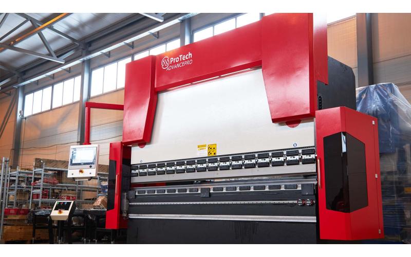 Гидравлический листогибочный пресс с ЧПУ ProTech ADVANCEPRO 3100-135 Гидравлический листогибочный пресс с ЧПУ