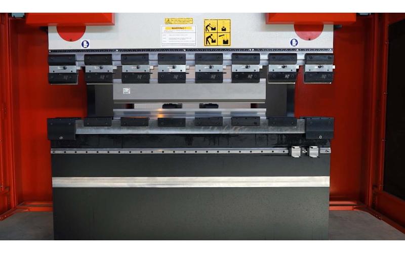 ProTech BASICPRO 2600-135 Гидравлический листогибочный пресс с ЧПУ