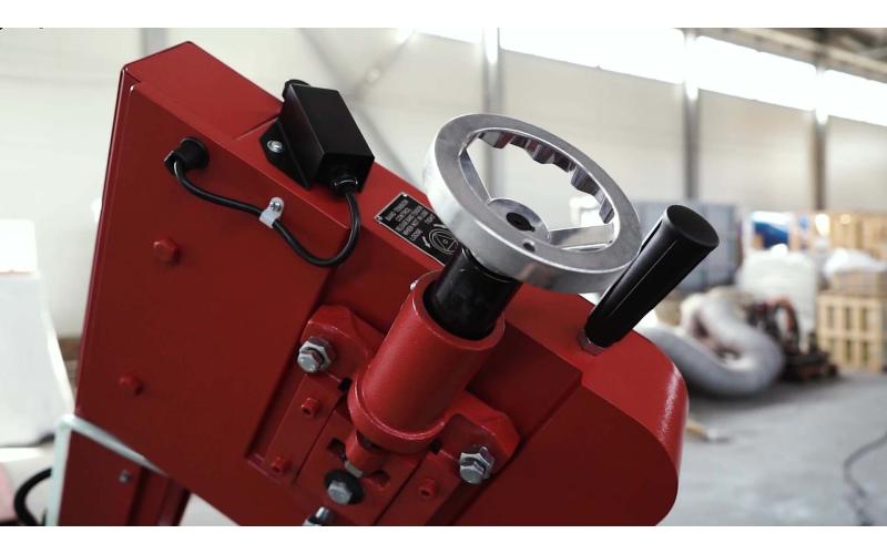 Ручной ленточнопильный станок ProTech BS-250V Ручной ленточнопильный станок