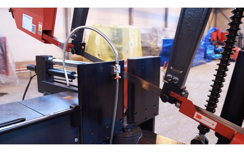 Полуавтоматический ленточнопильный станок маятникового типа ProTech BS-500DSA Полуавтоматический ленточнопильный станок маятникового типа