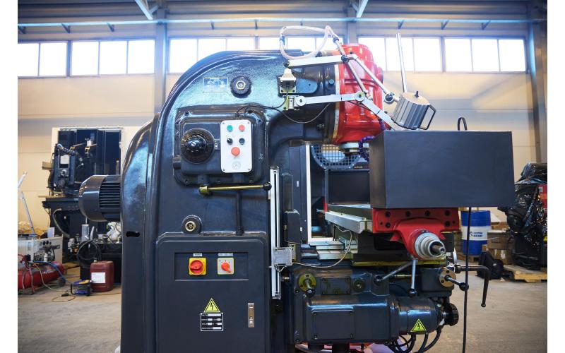 Универсальный вертикально-фрезерный станок ProTech VM-1332 Универсальный вертикально-фрезерный станок