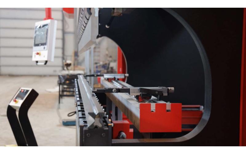 Гидравлический листогибочный пресс с ЧПУ ProTech ADVANCEPRO 3100-135 Гидравлический листогибочный пресс с ЧПУ