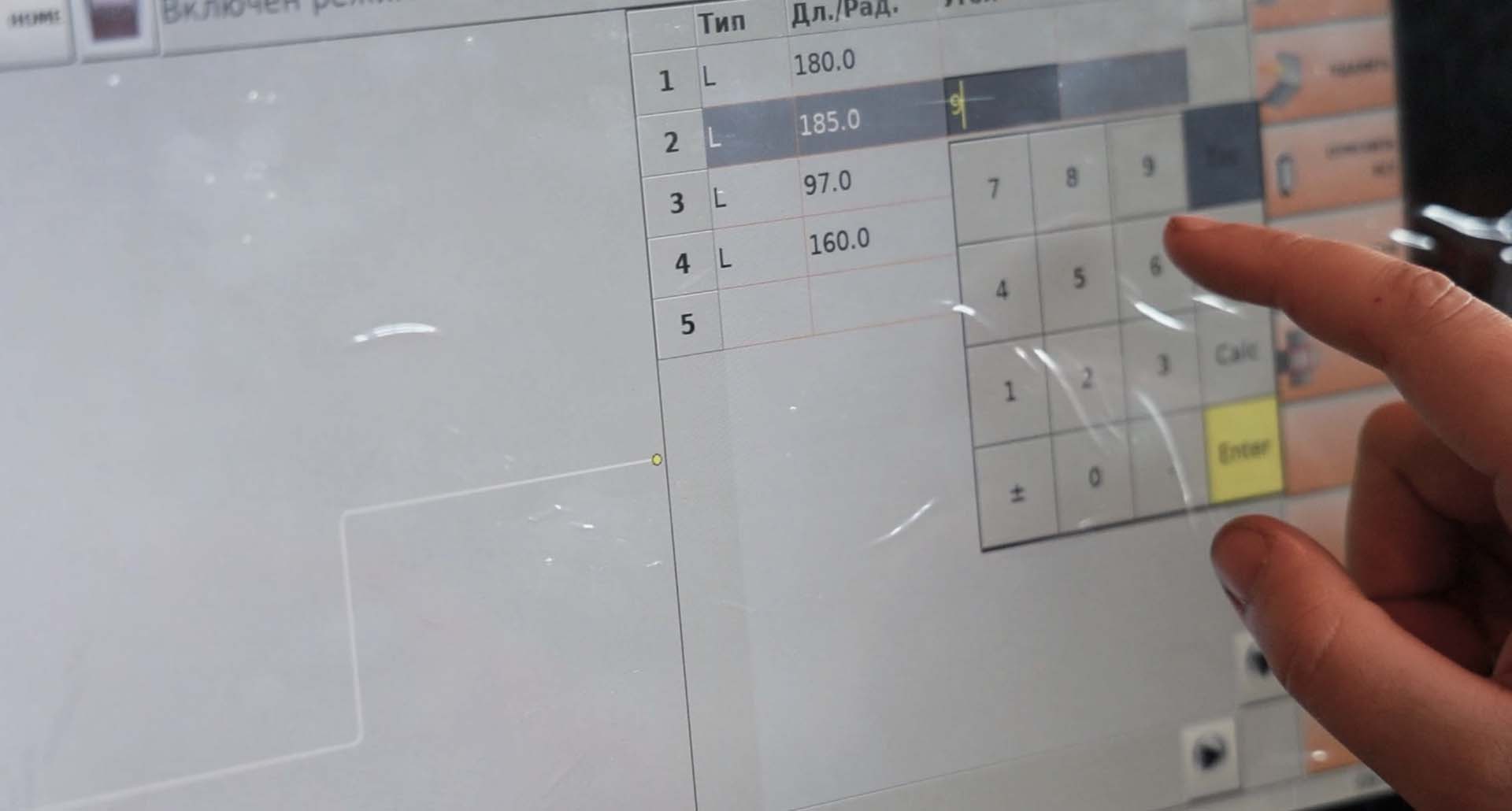 В базе присутствует графическое 2D моделирование деталей