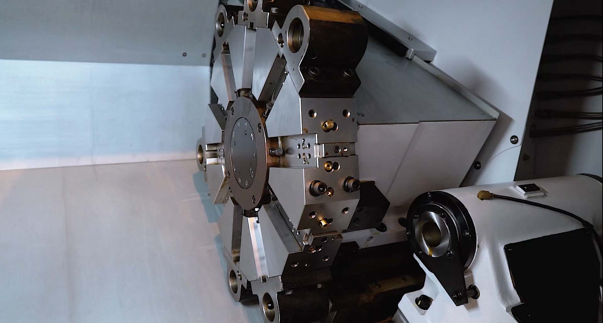 Чаще всего на станках с ЧПУ используется револьвер