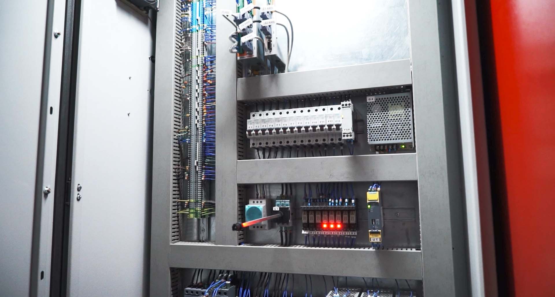 Раз в пол года протягиваем все электрические соединения к электрошкафу