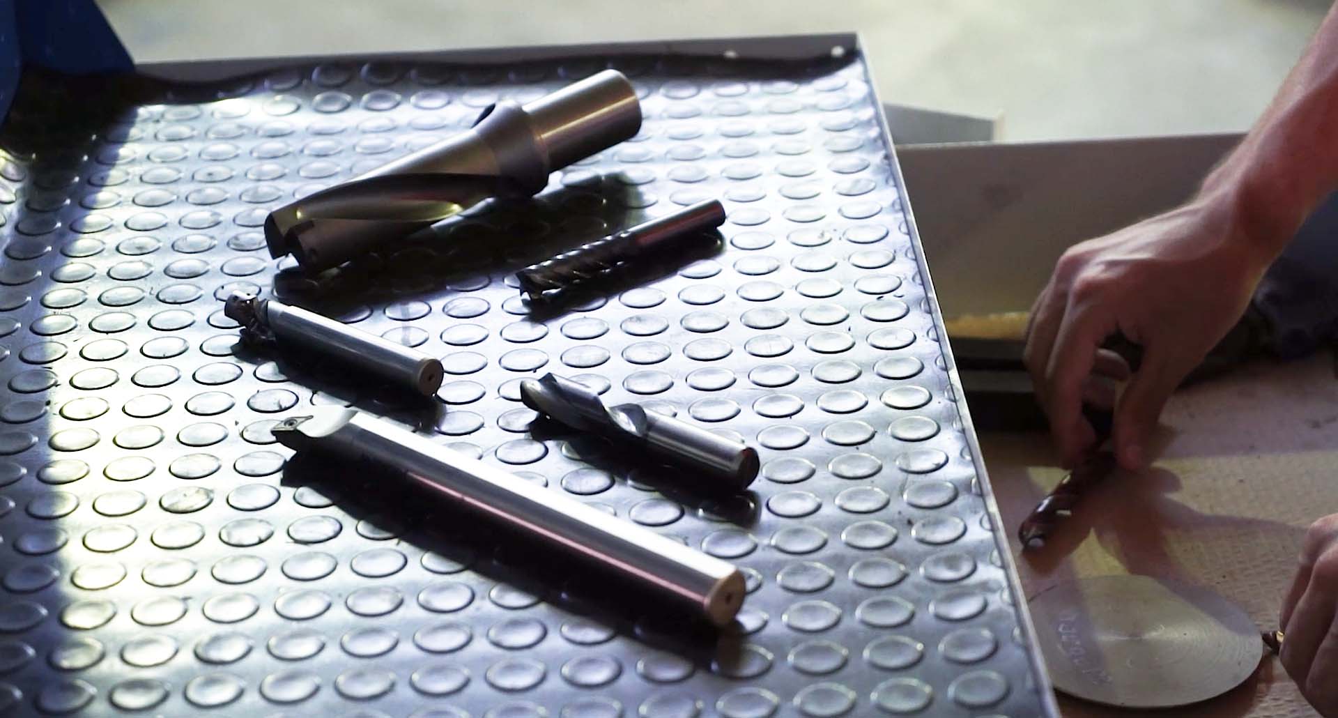 Сверление и обработка отверстий одни из распространенных операций