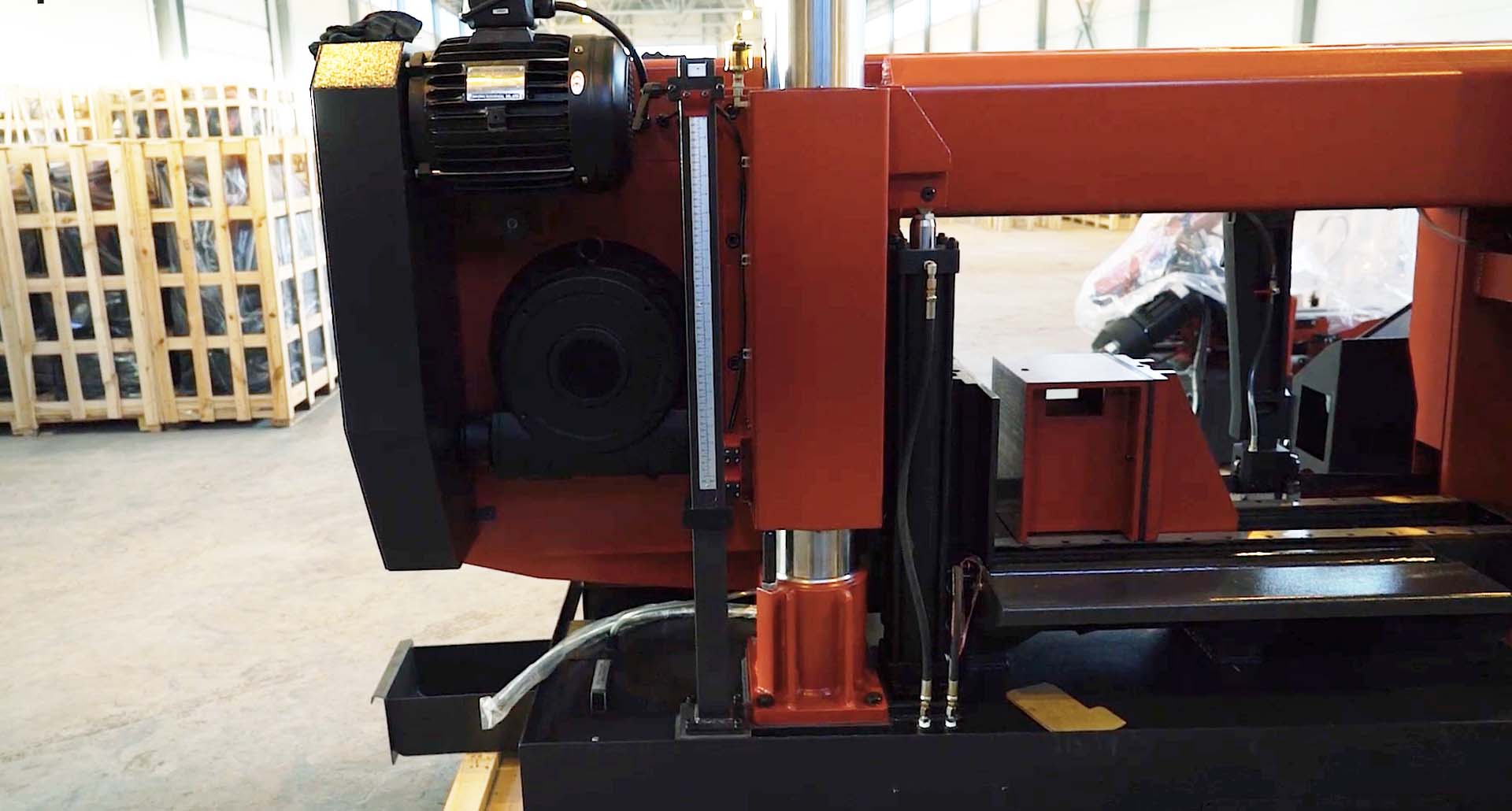 Пильная рама на колонных станках крепится на колонных или линейных направляющих