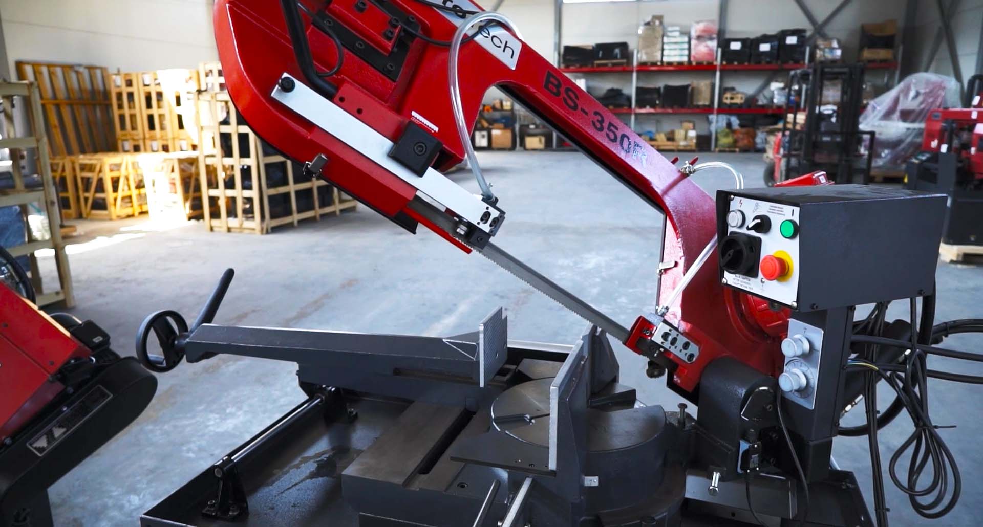 Для угловой резки лучше выбрать станки европейского типа