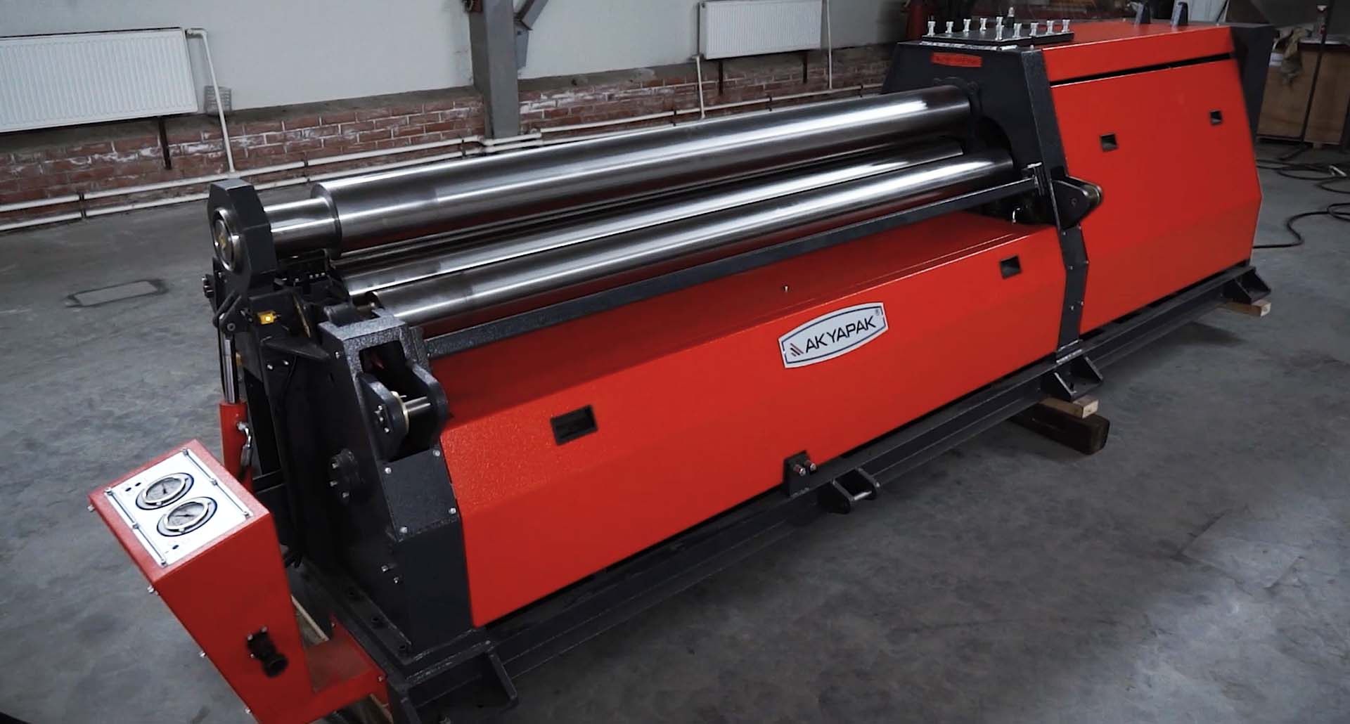 Нижний дополнительный вал позволяет выпускать любой ассортимент продукции