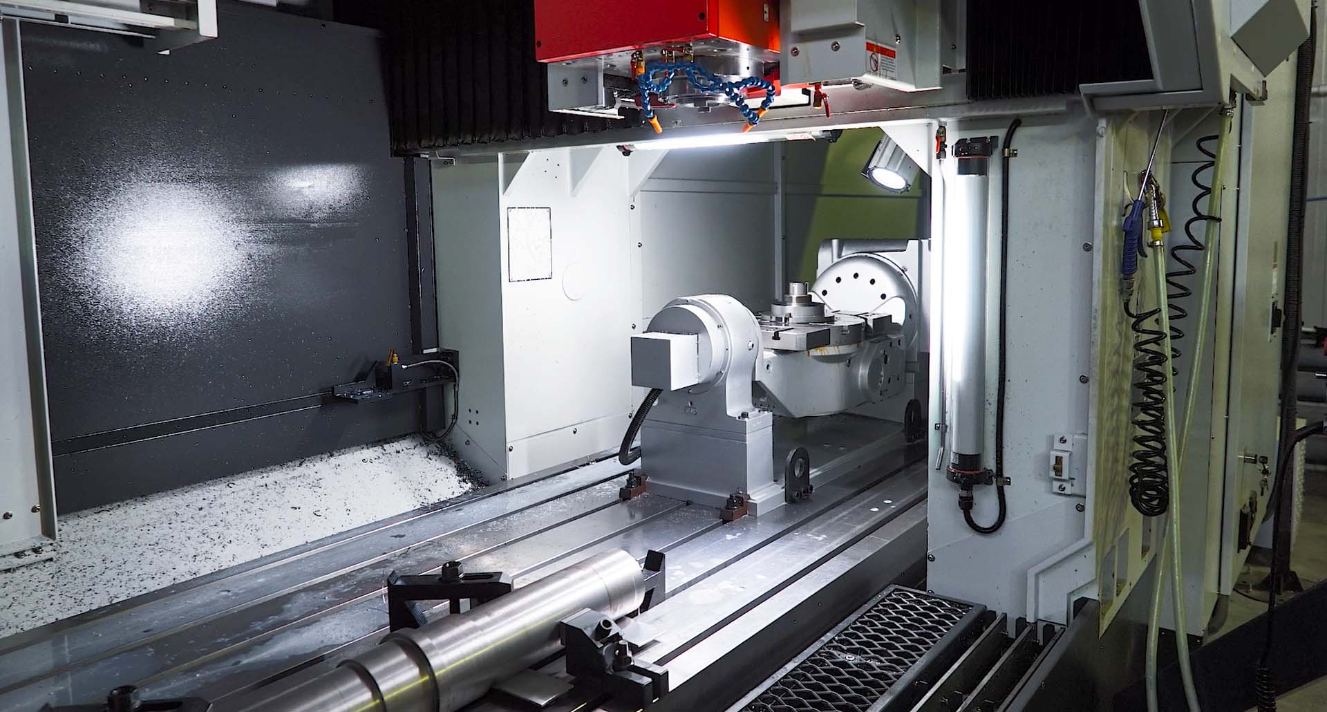 Конструкция позволяет производить портальные станки с большой рабочей зоной