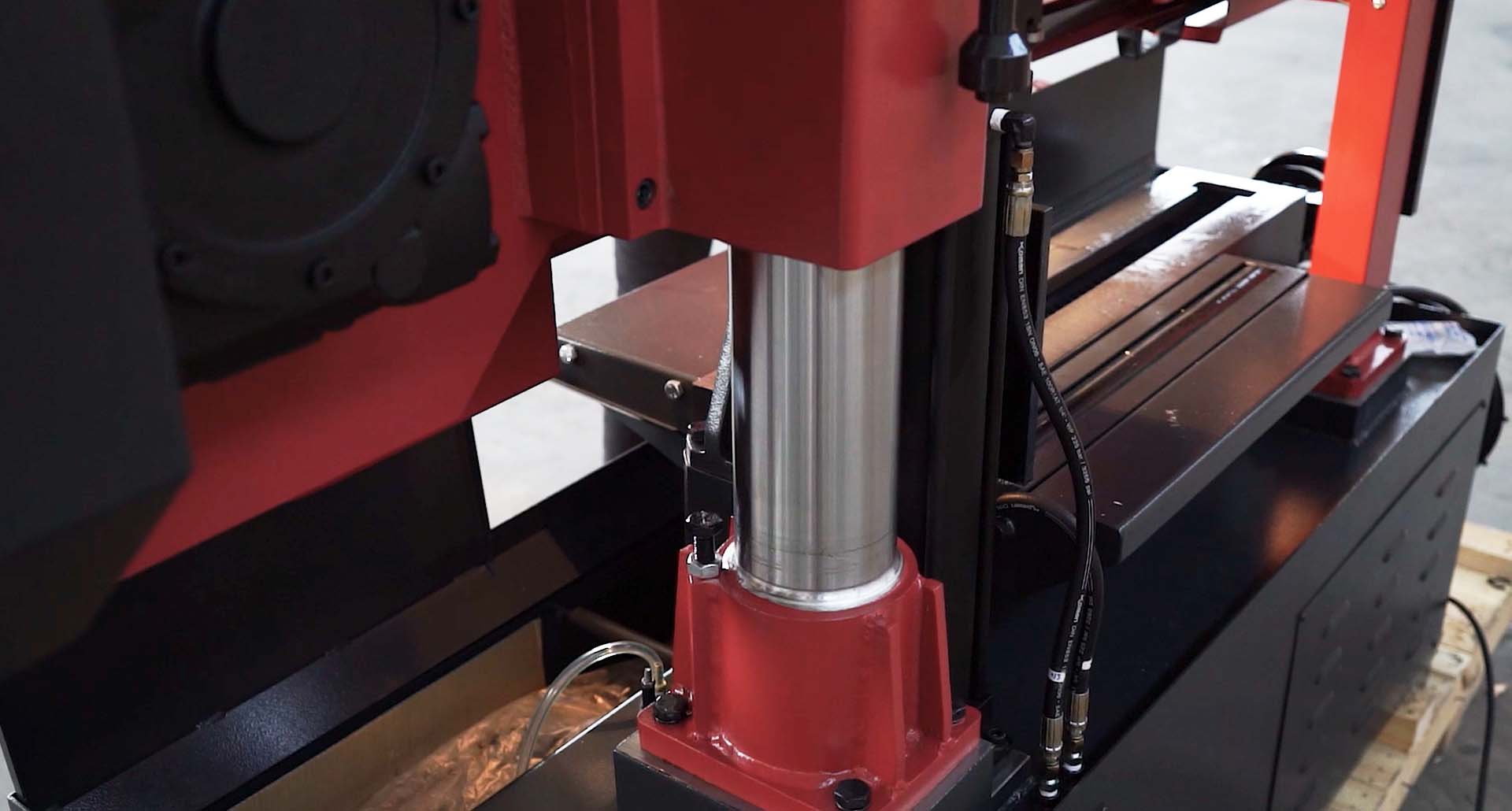 Колонная конструкция минимизирует вибрации при резке