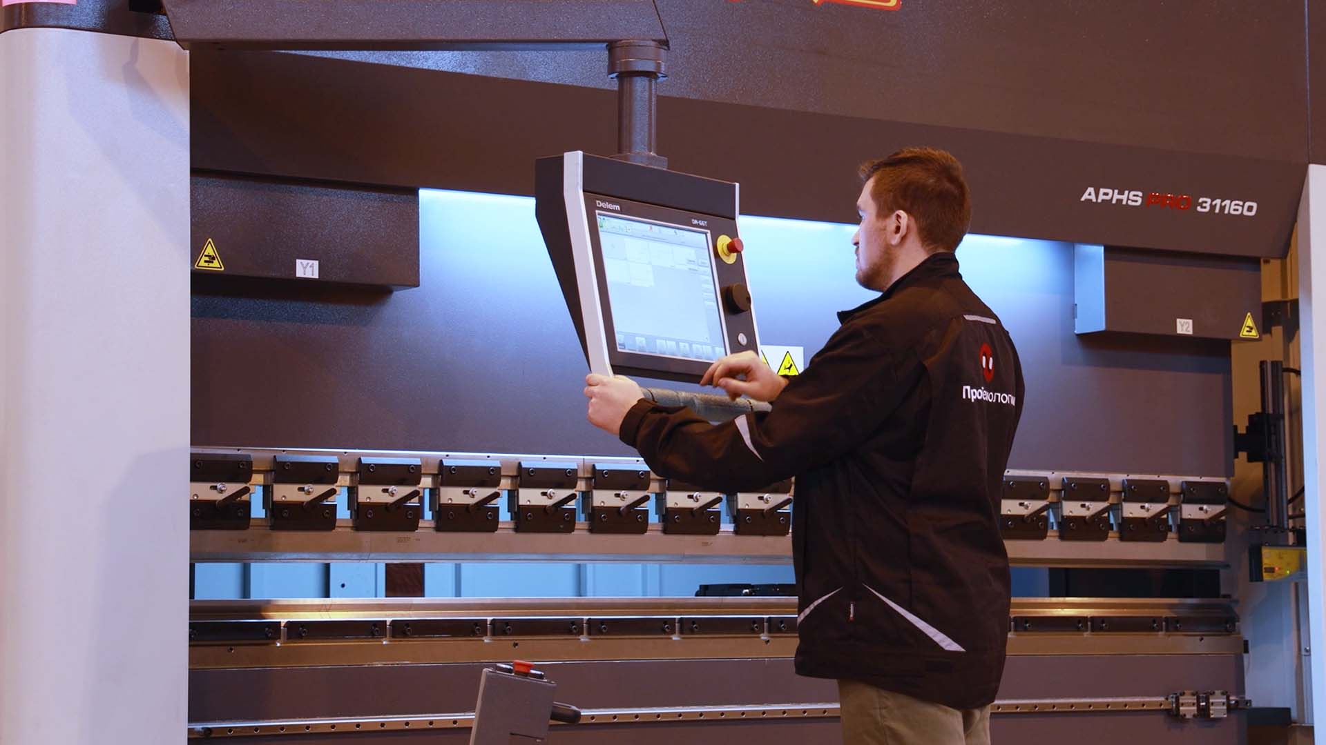 ЧПУ Delem отличается дружелюбным интерфейсом, простотой управления