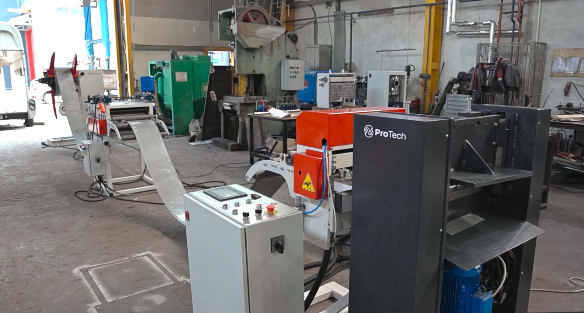 Линия представляет комплекс машин, объединенных системой управления