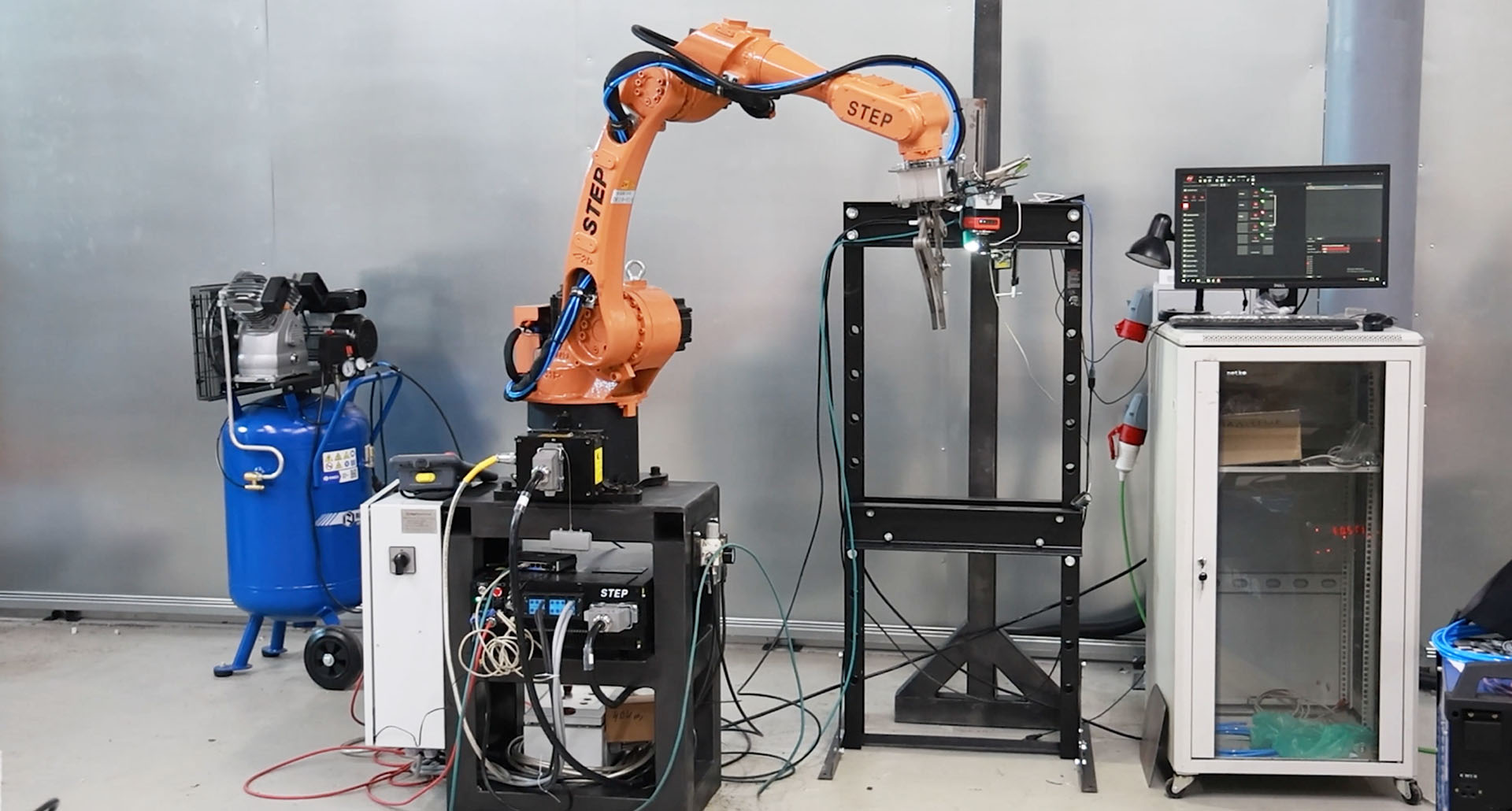 Универсальный промышленный робот