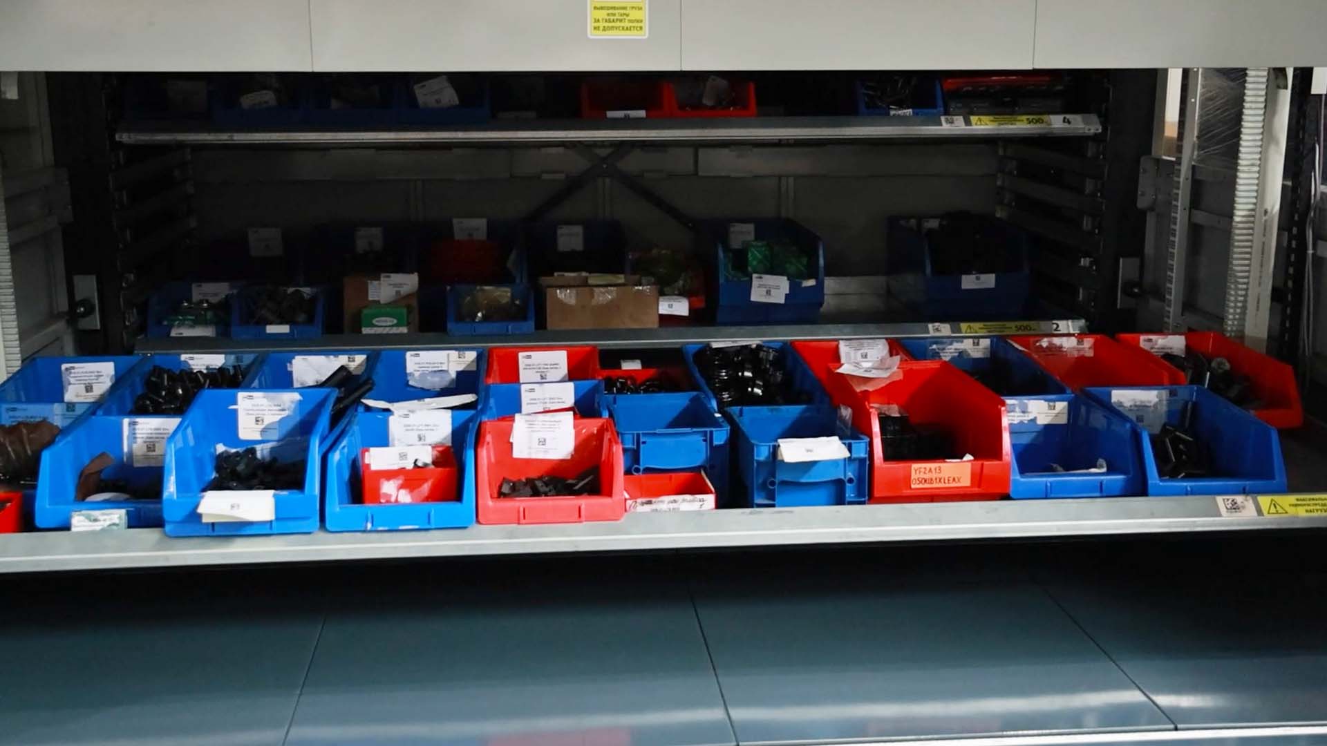 Принцип «товар подается человеку» резко сокращает вспомогательное время