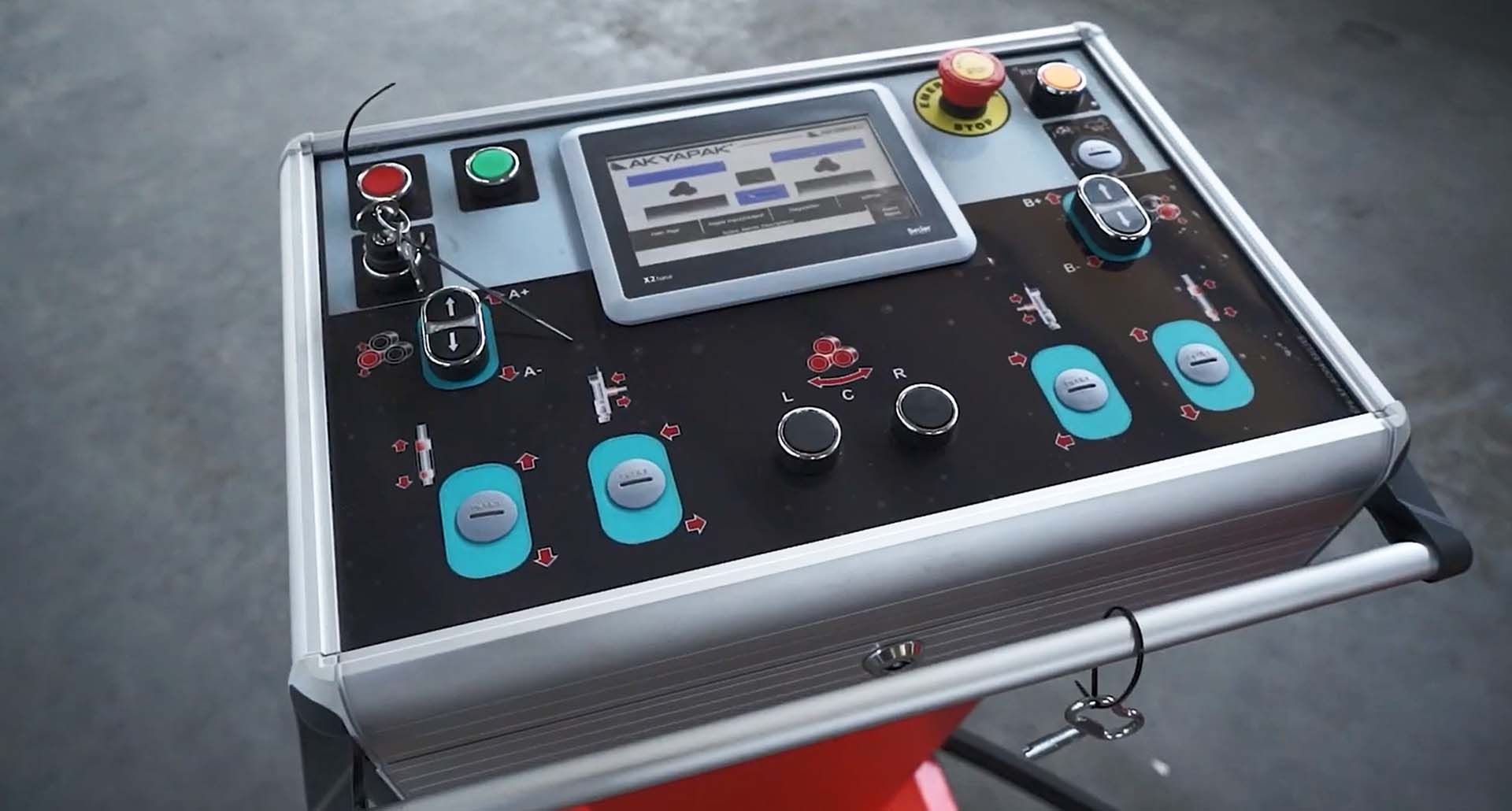 Пульт управления гидравлического профилегибочного станка интуитивно понятен