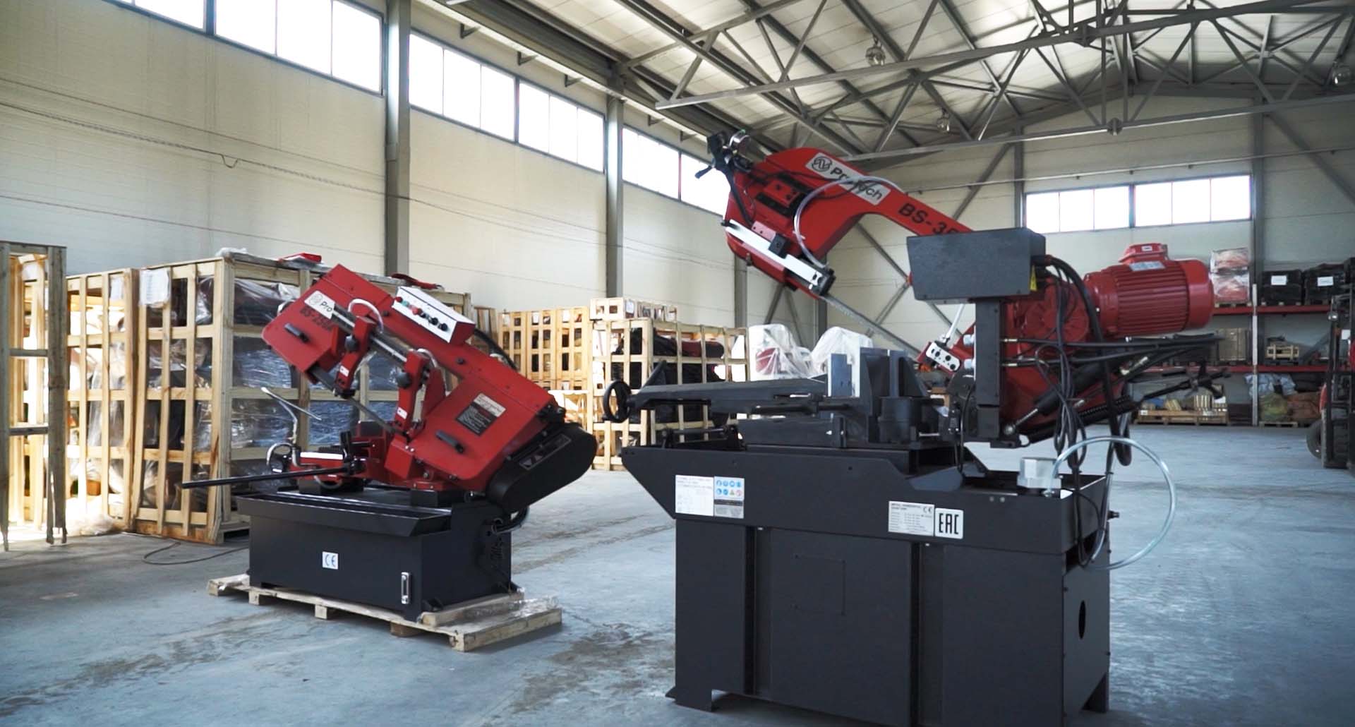 Ручные ленточнопильные станки используются в единичном и мелкосерийном производстве