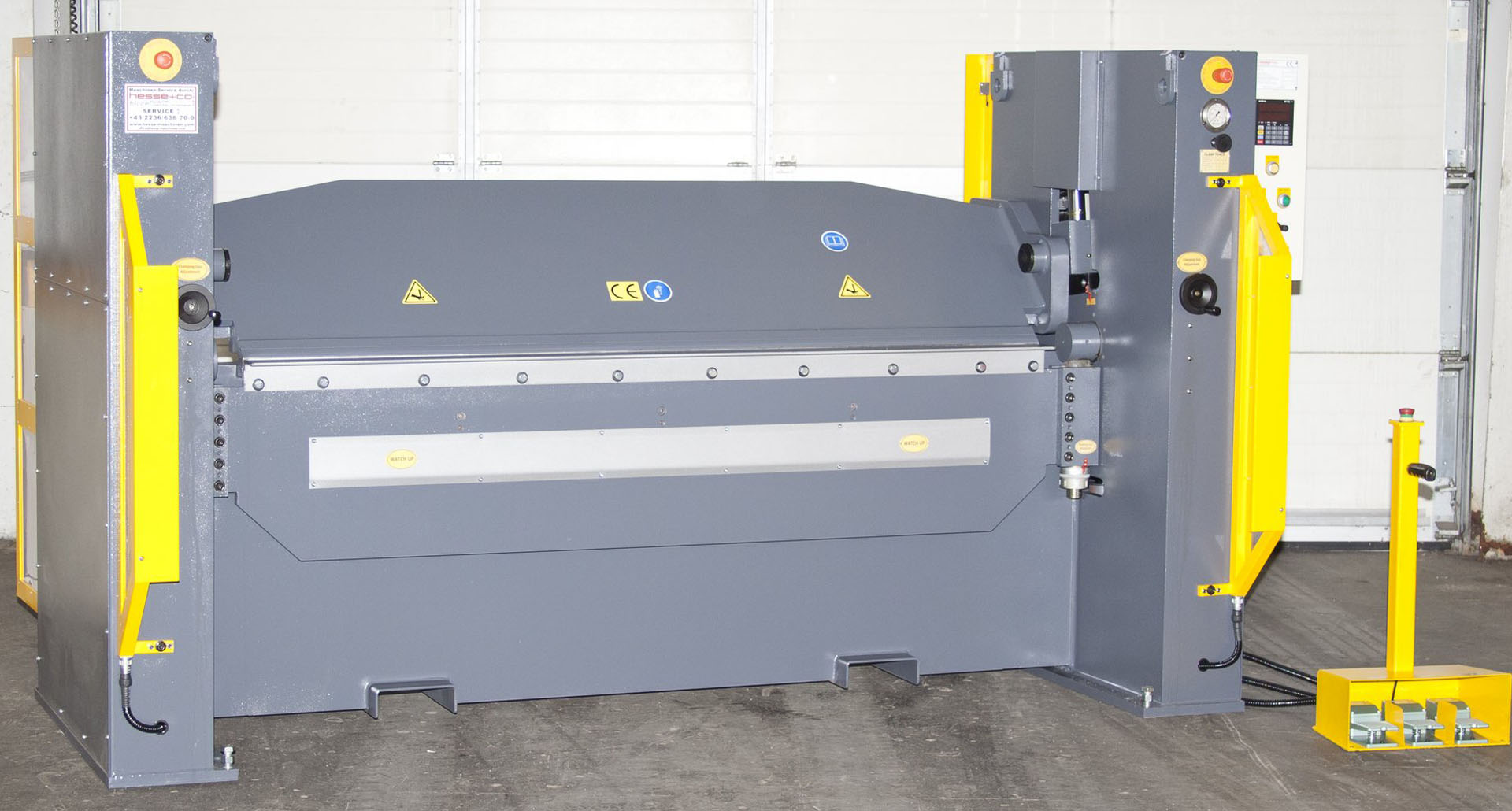 Листогиб с поворотной балкой бывает как ручным, так и оснащенным современными системами ЧПУ