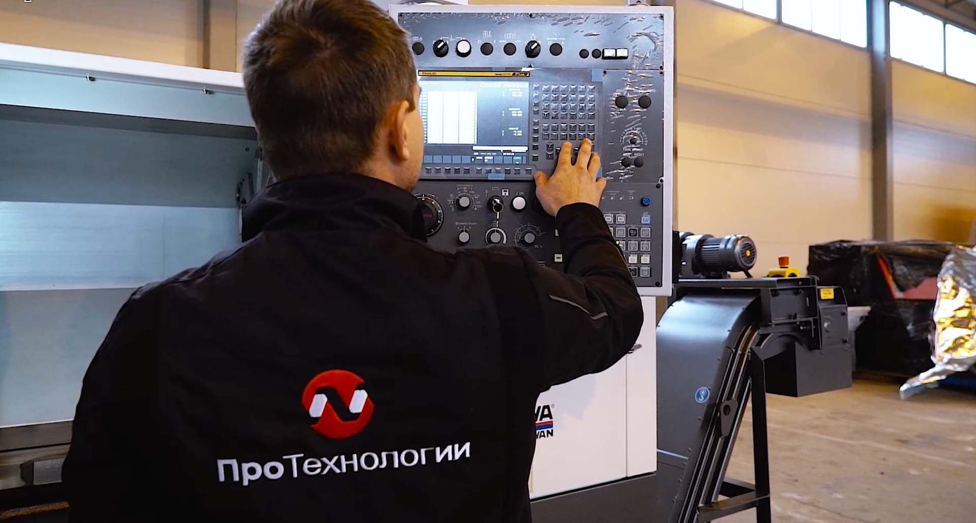 Система ЧПУ осуществляет управление всеми узлами станка