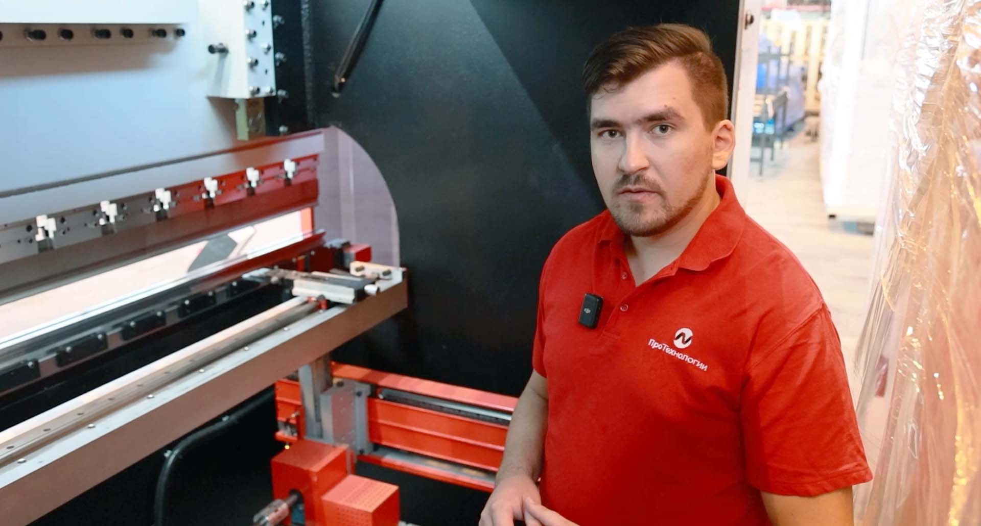 ЧПУ позволяет управлять станком, включающем в себя 8 осей